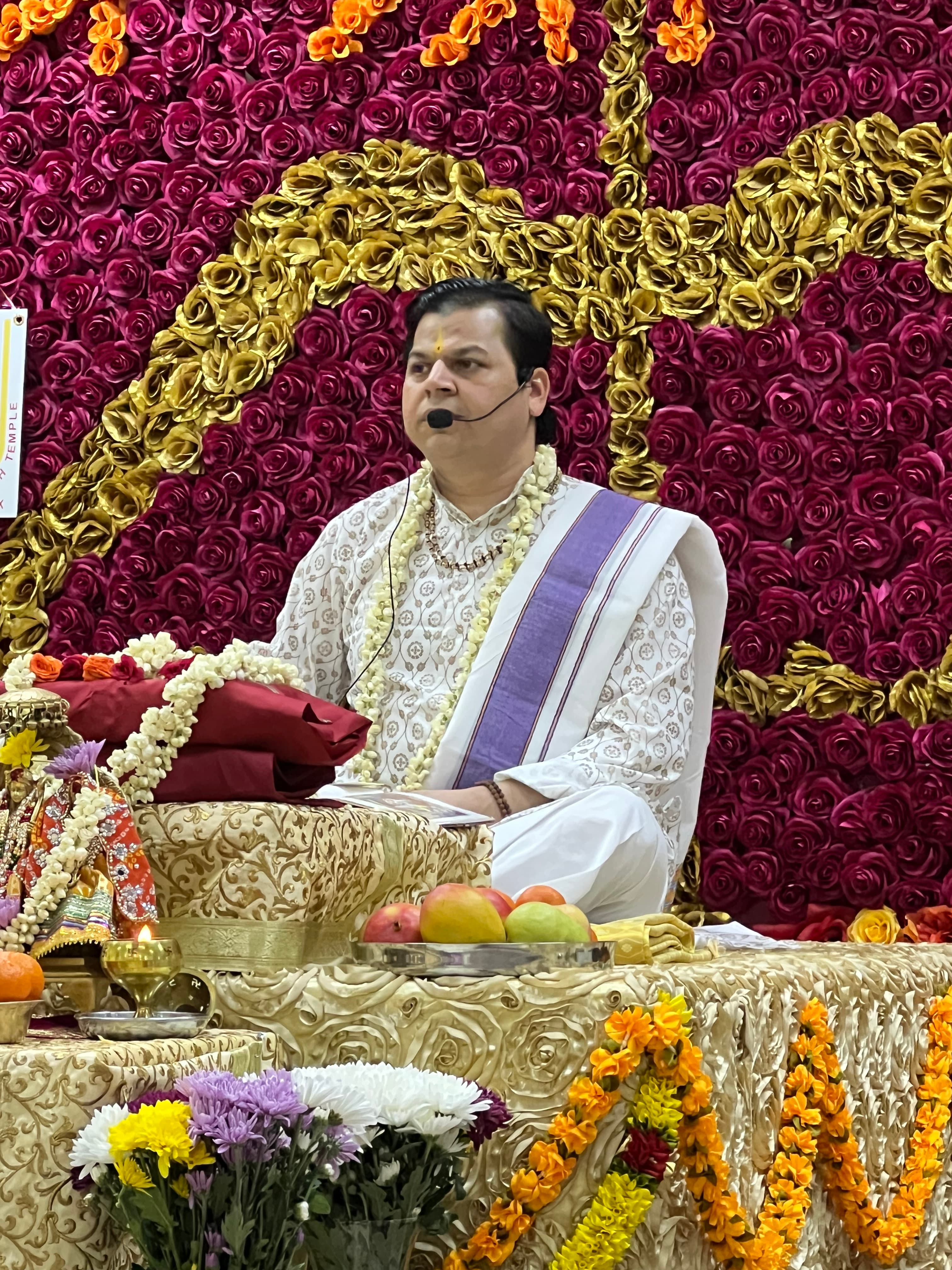 Gopal Chandra Shastri Jee performing Katha